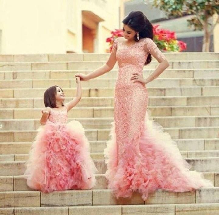 mom and daughter dress up