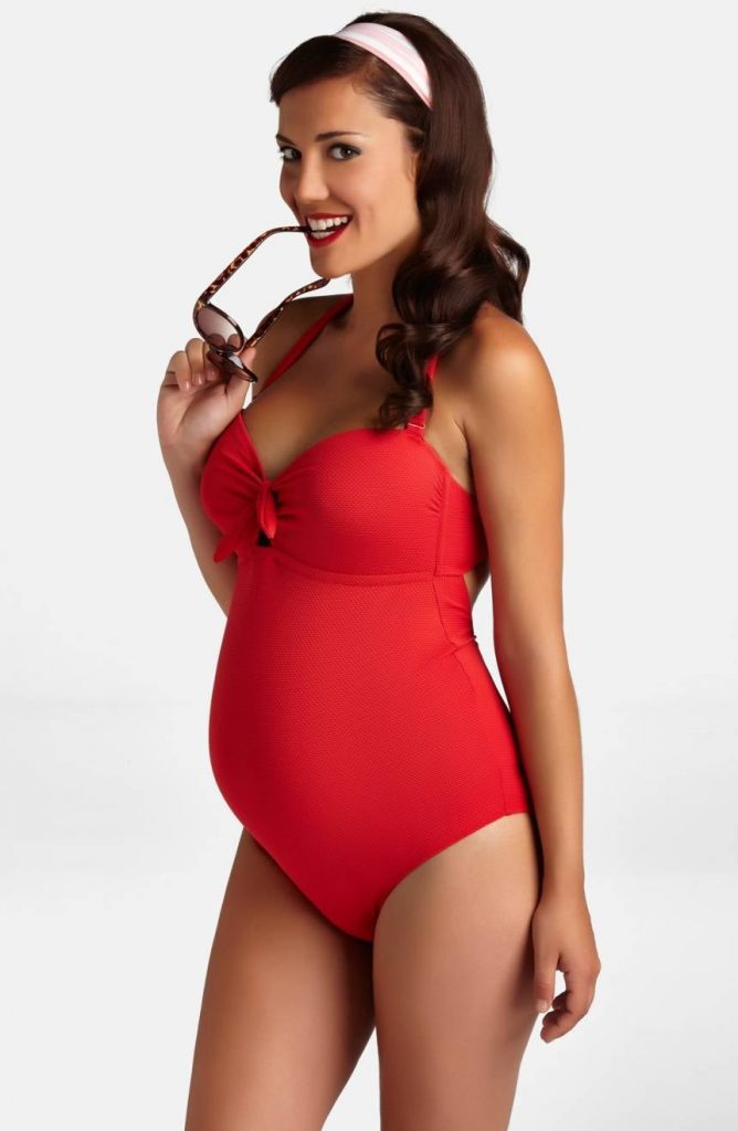 16 Sexy Maternity Bathing Suits That Will Make You Sizzle 17