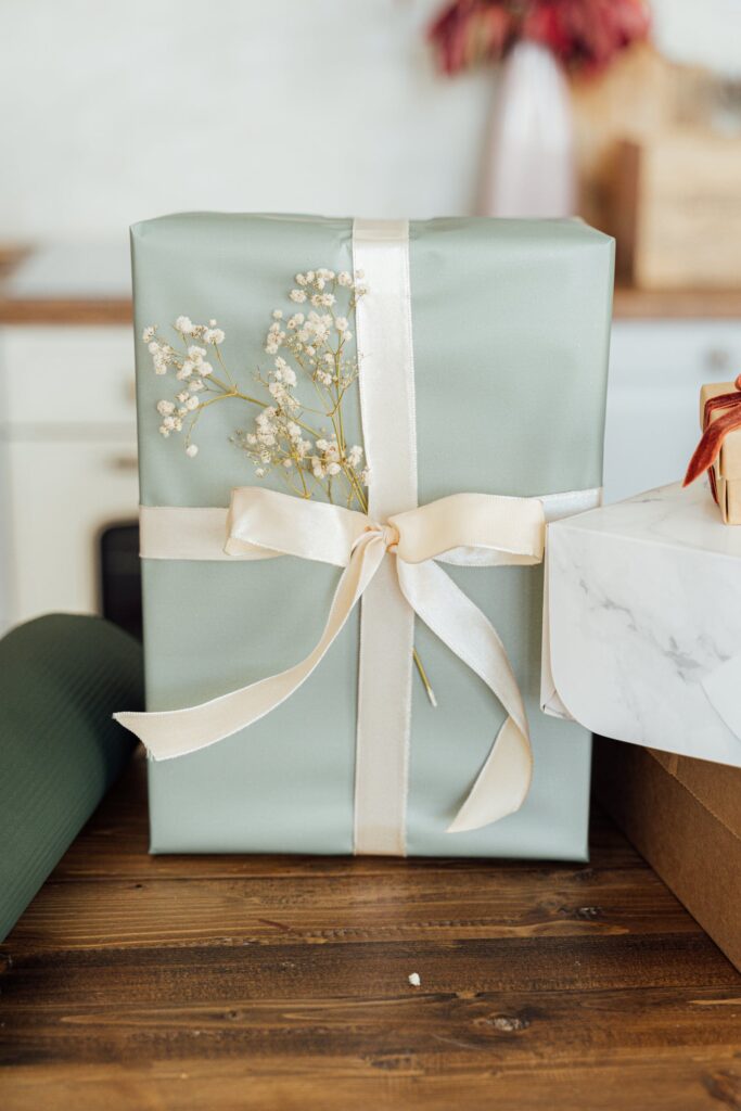 7 Charming Gift Ideas for Your Wedding Party 1