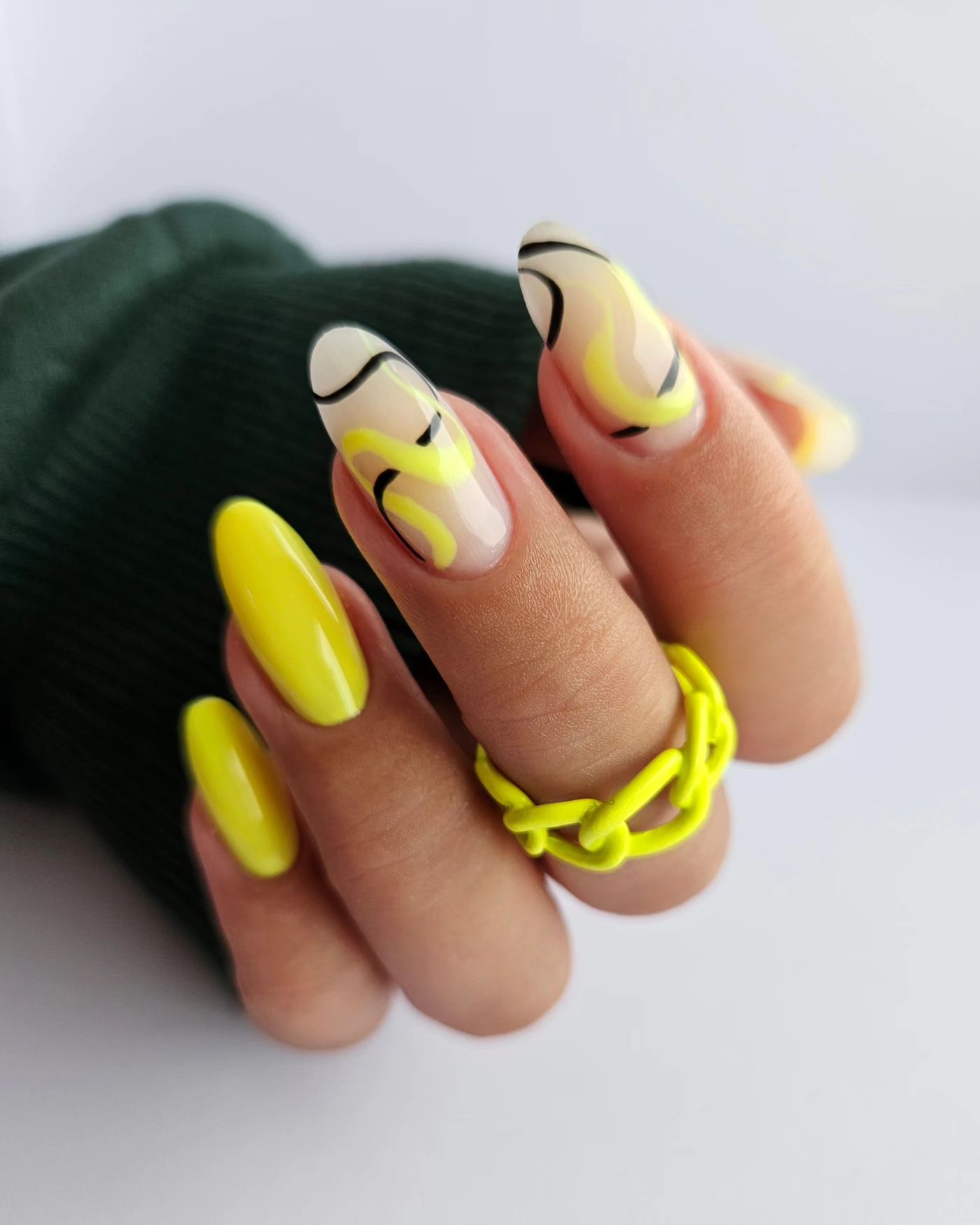 Almond-Shaped Nail Ideas for Effortless Summer