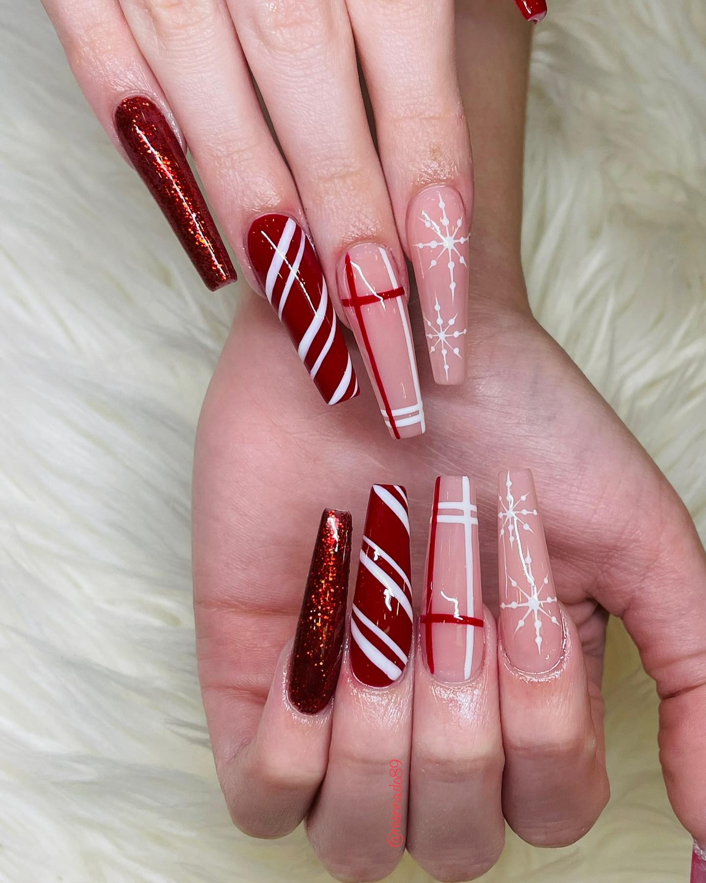 Pin by 𝔱 𝔢 𝔞 𝔥 𝔞 on G R A B B E R S | Christmas nails, Long square  acrylic nails, Xmas nails