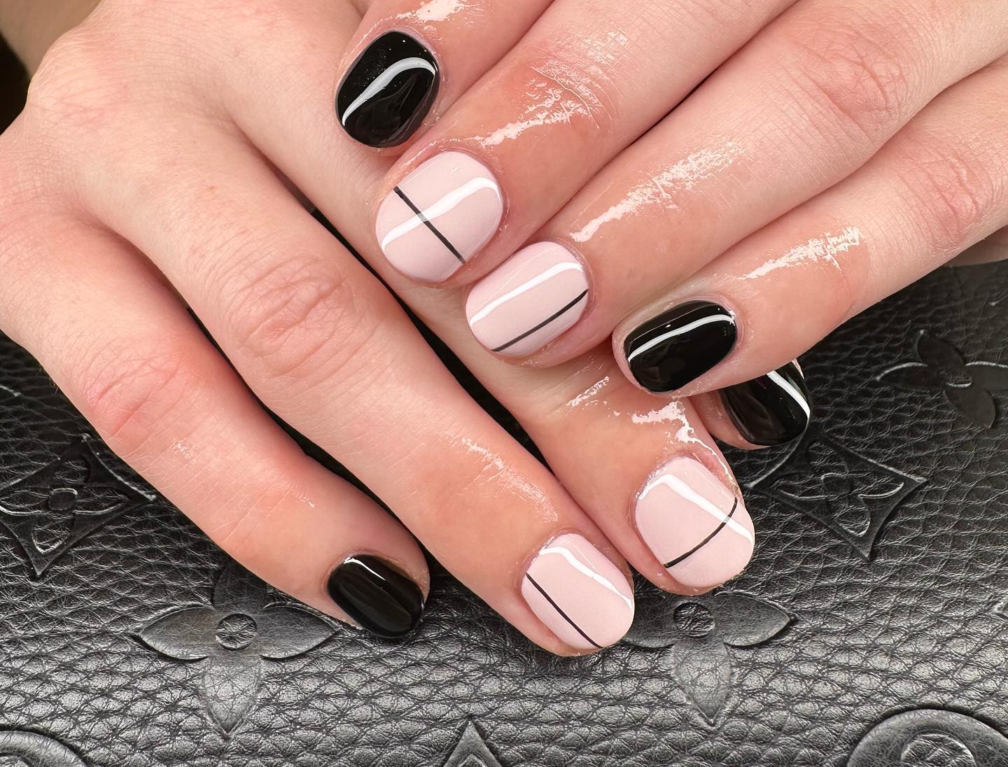 5 Edgy Black Nail Designs To Try In 2023 – Maniology