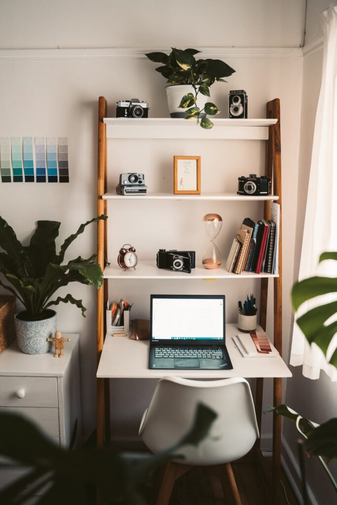 How To Craft An Office Space In Small Bedroom