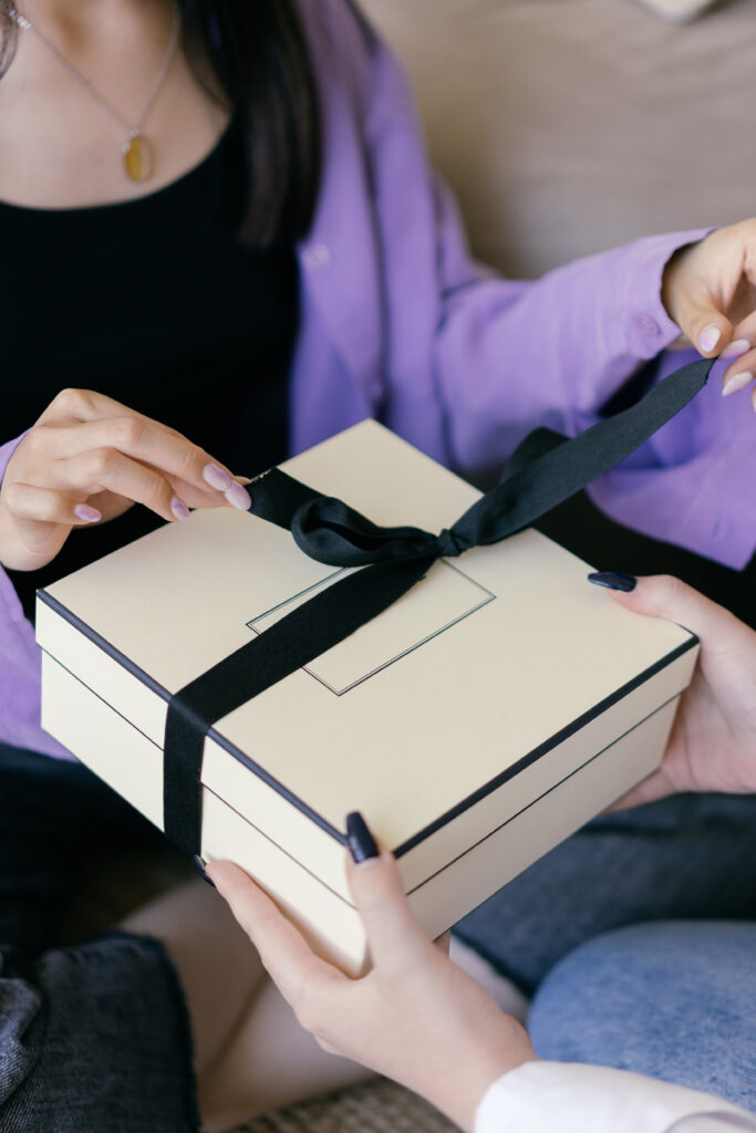 How to Observe Proper Gift Giving Etiquette