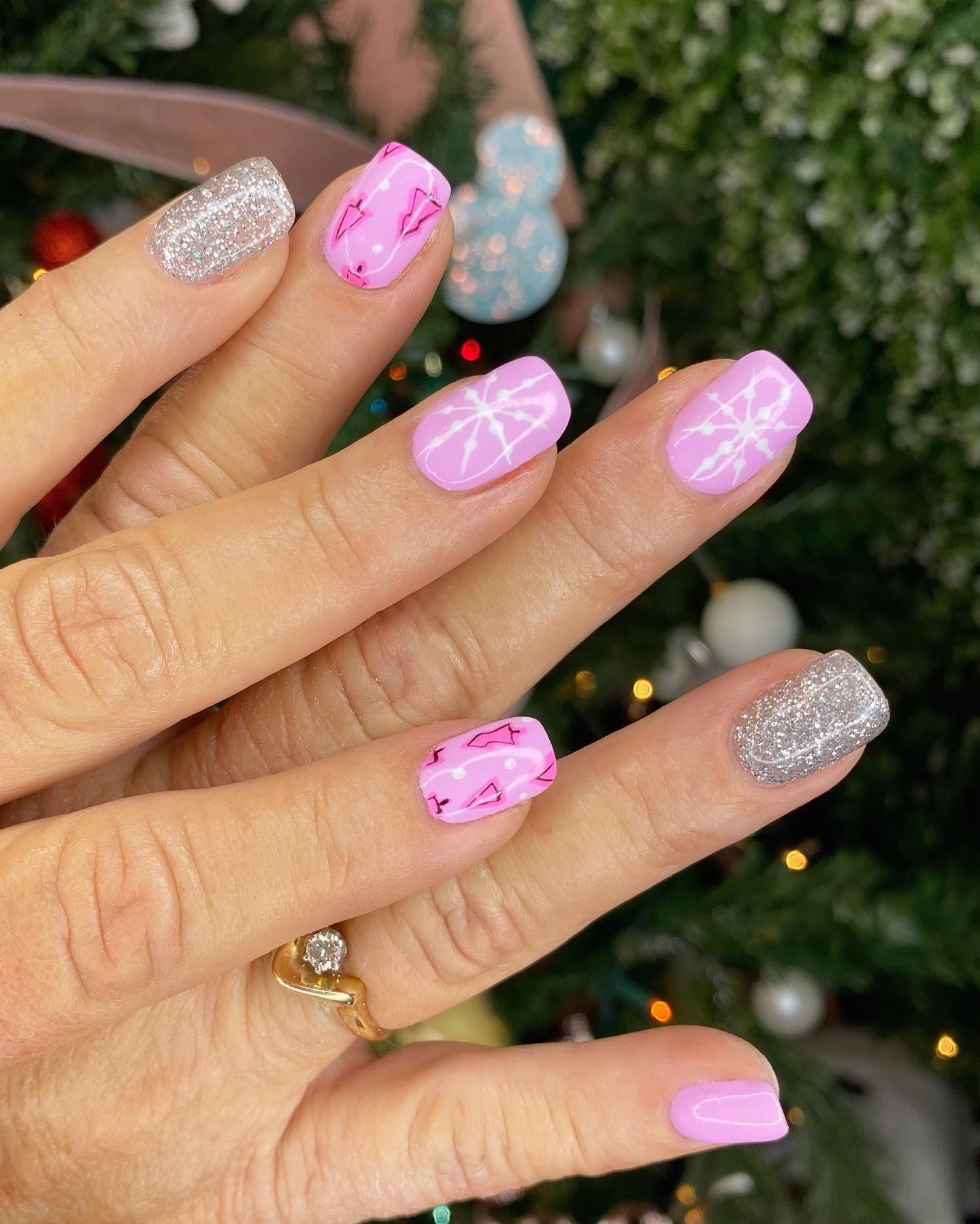 Red & Pink Christmas Nail Designs & Colours We're Wearing This Season –  Mylee