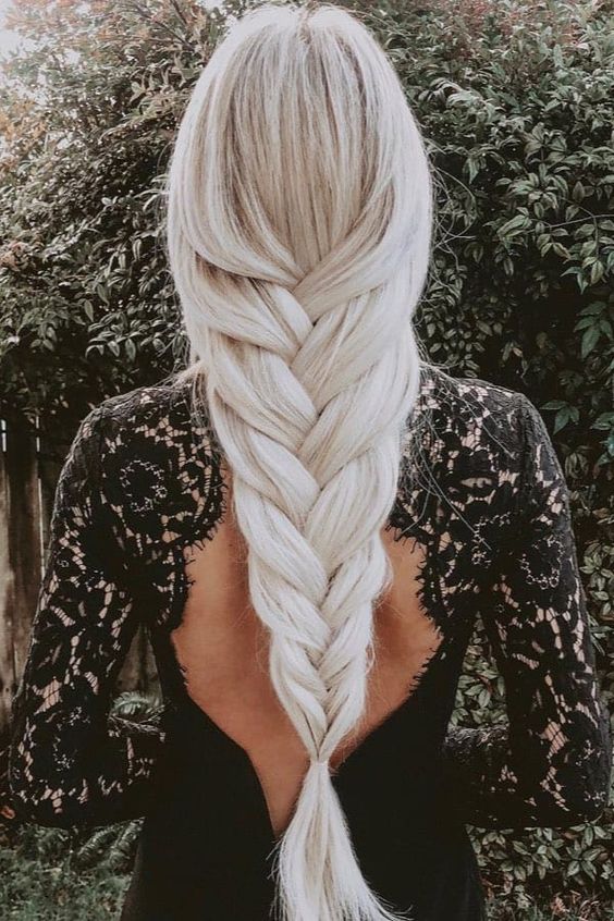 Practical and Stylish Hairstyles for Thick Hair 31