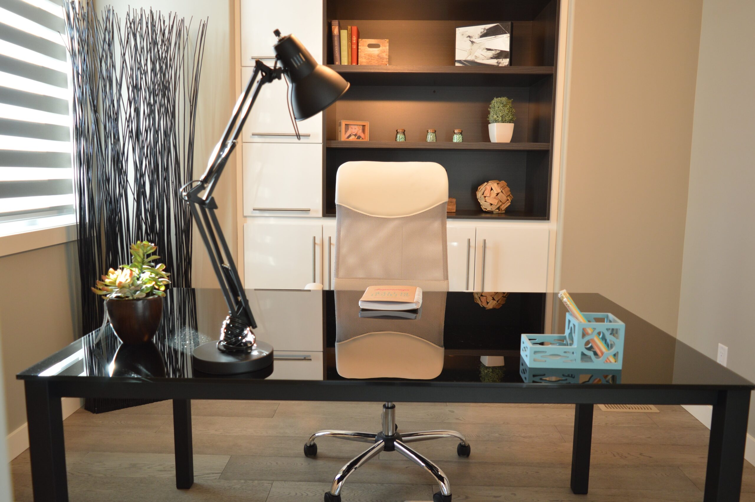 https://www.momooze.com/wp-content/uploads/Ultimate-Home-Office-Must-Haves-scaled.jpg
