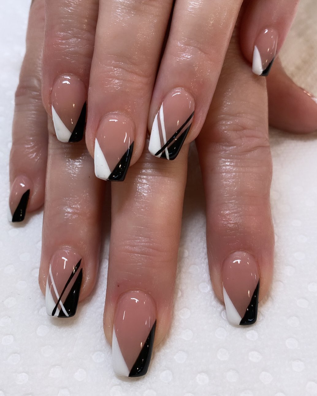 Black White Silver Line Unique French Short Medium Squoval Press On Nails  Beauty Care Salon Professional Fake Nails 24 pcs/kit