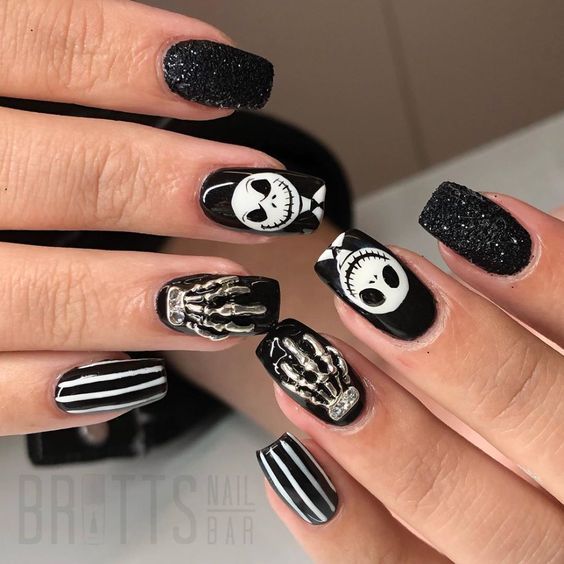 black Halloween nails ideas 