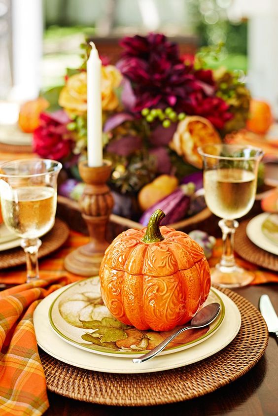 fall dining decor inspiration pumpkin wine momooze.com