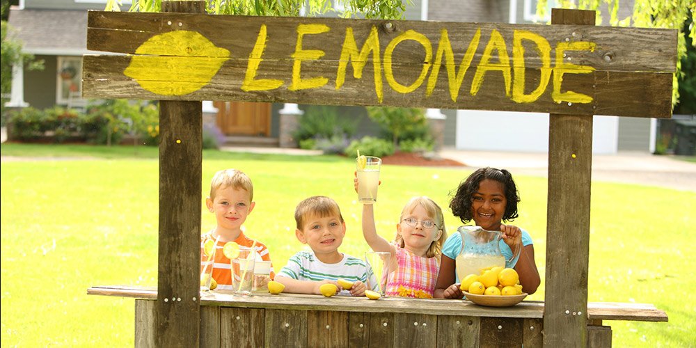 kids money lesson lemonade stand momooze.com
