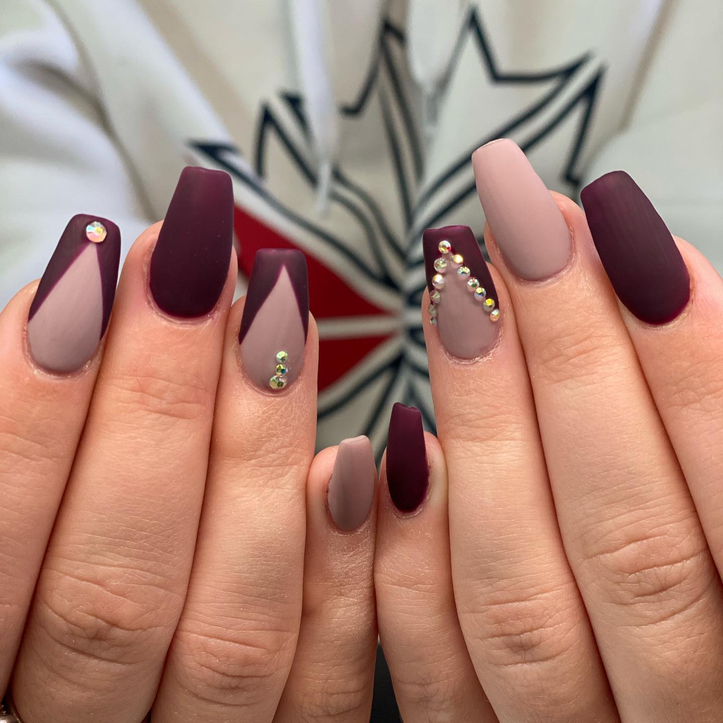 27 Charming Winter Nail Designs : Burgundy Nails with Metallic Accents