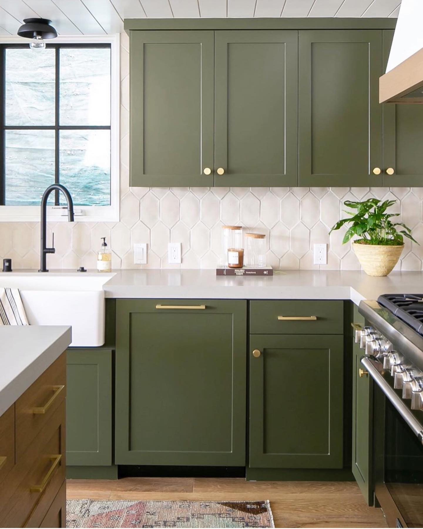 33+ Unbelievably Chic Olive Green Kitchen Cabinets