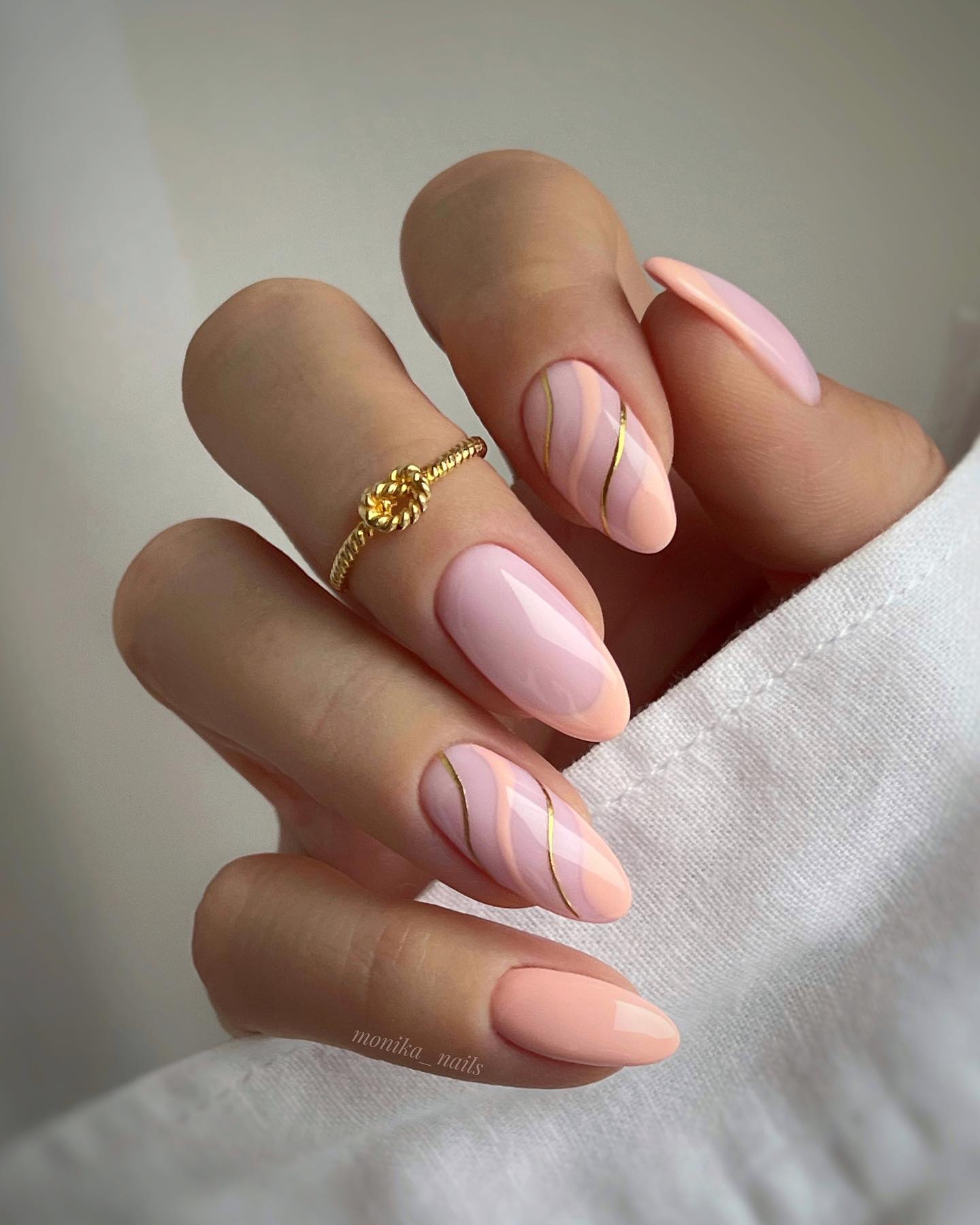 Light Peach Almond Chrome Press-On Nails – Hypnaughty