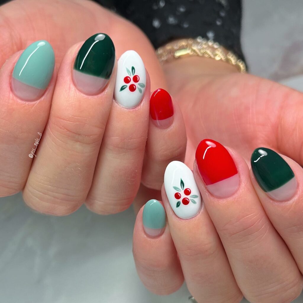 Easy Christmas Nail Ideas – Red, Green, Gold, Trees and Tinsel | Mrs  Strawberry Blonde