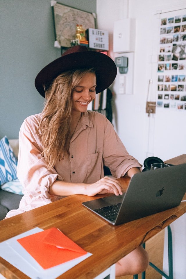 smiling woman using laptop 3277920