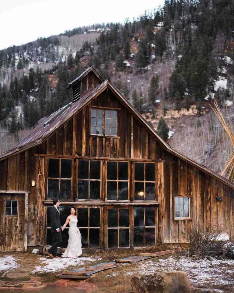 ultimate winter wedding inspiration cabin feel momooze.com online magazine for moms