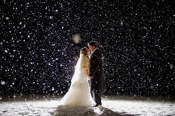 ultimate winter wedding inspiration magical bride groom snow momooze.com online magazine for moms
