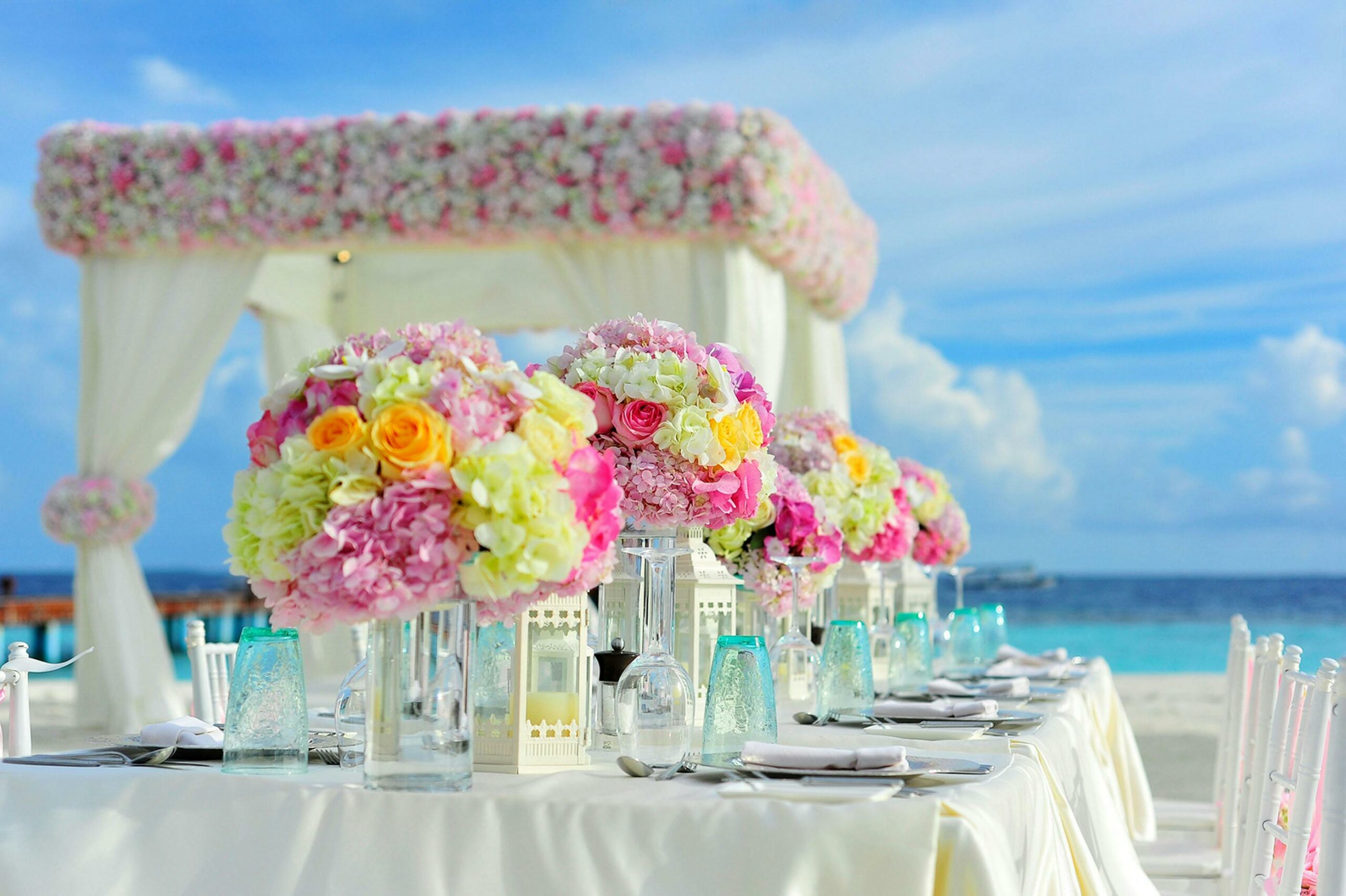 wedding flower arrangements scaled