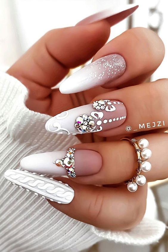 white Christmas nails designs for inspiration