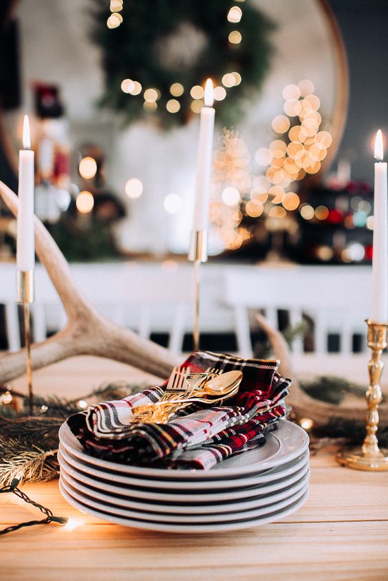 40+ Spectacular Ideas for Xmas Tablescape to Impress your Guests & Family